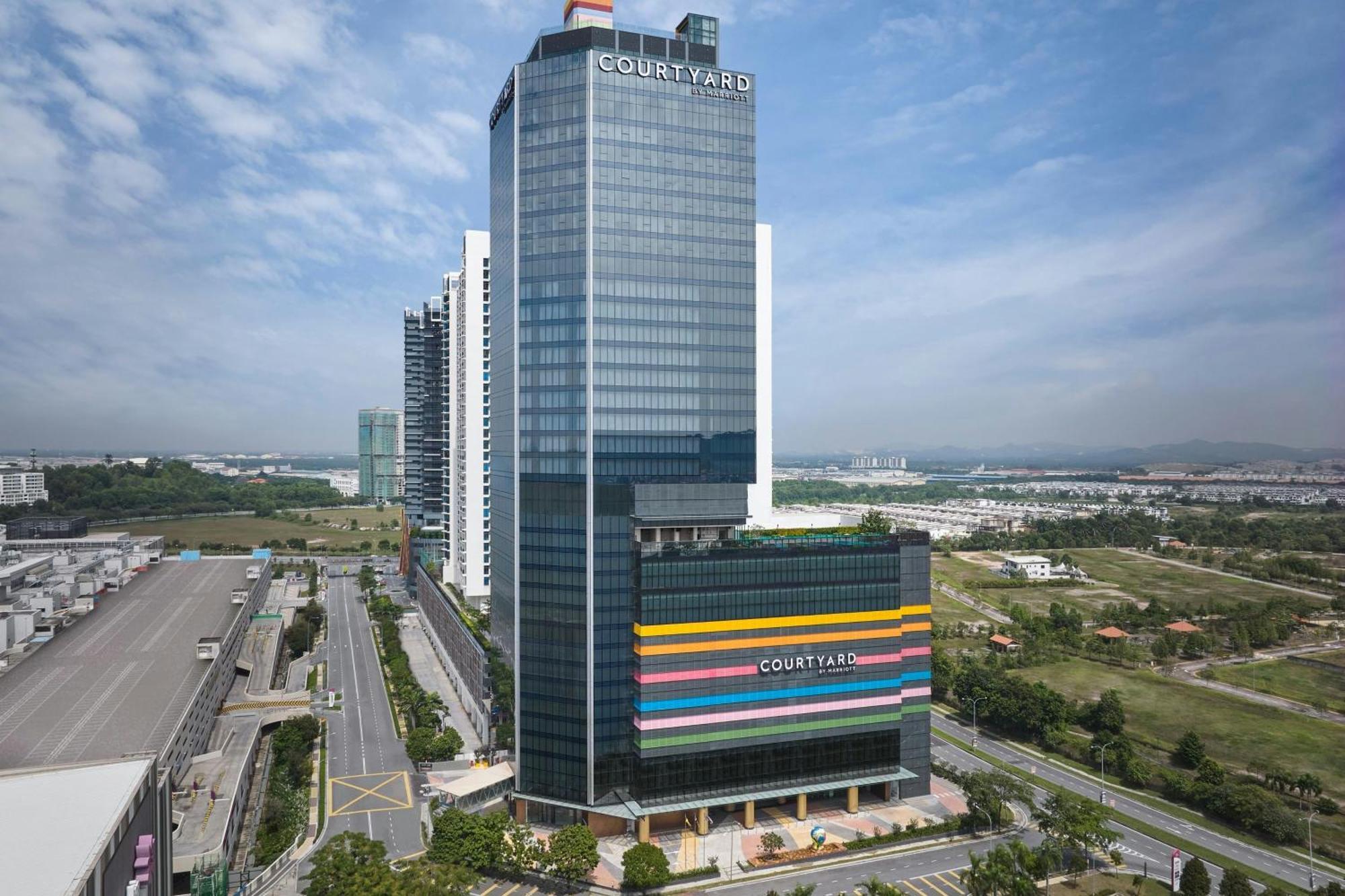 Courtyard By Marriott Hotel